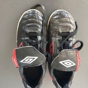 Umbro Kids indoor soccer shoes size 2